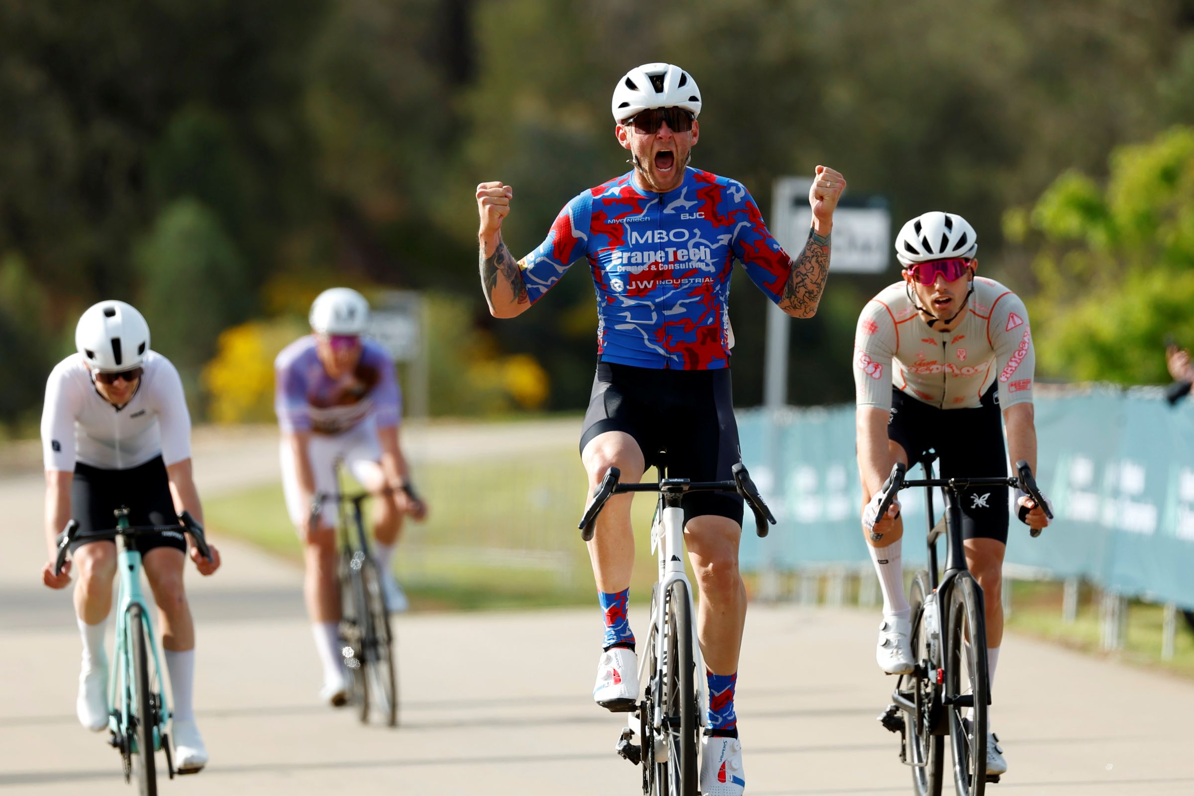 Adam Van Stokrom wins a criterium at the 2025 AusCycling Junior and Masters Road National Championships